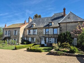 A large, historic building with multiple windows and a well-maintained garden. - La Bâtisse de Bromont (Bromont-Lamothe)