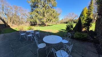 Deluxe Double Room, Non Smoking, Garden View | Outdoor dining