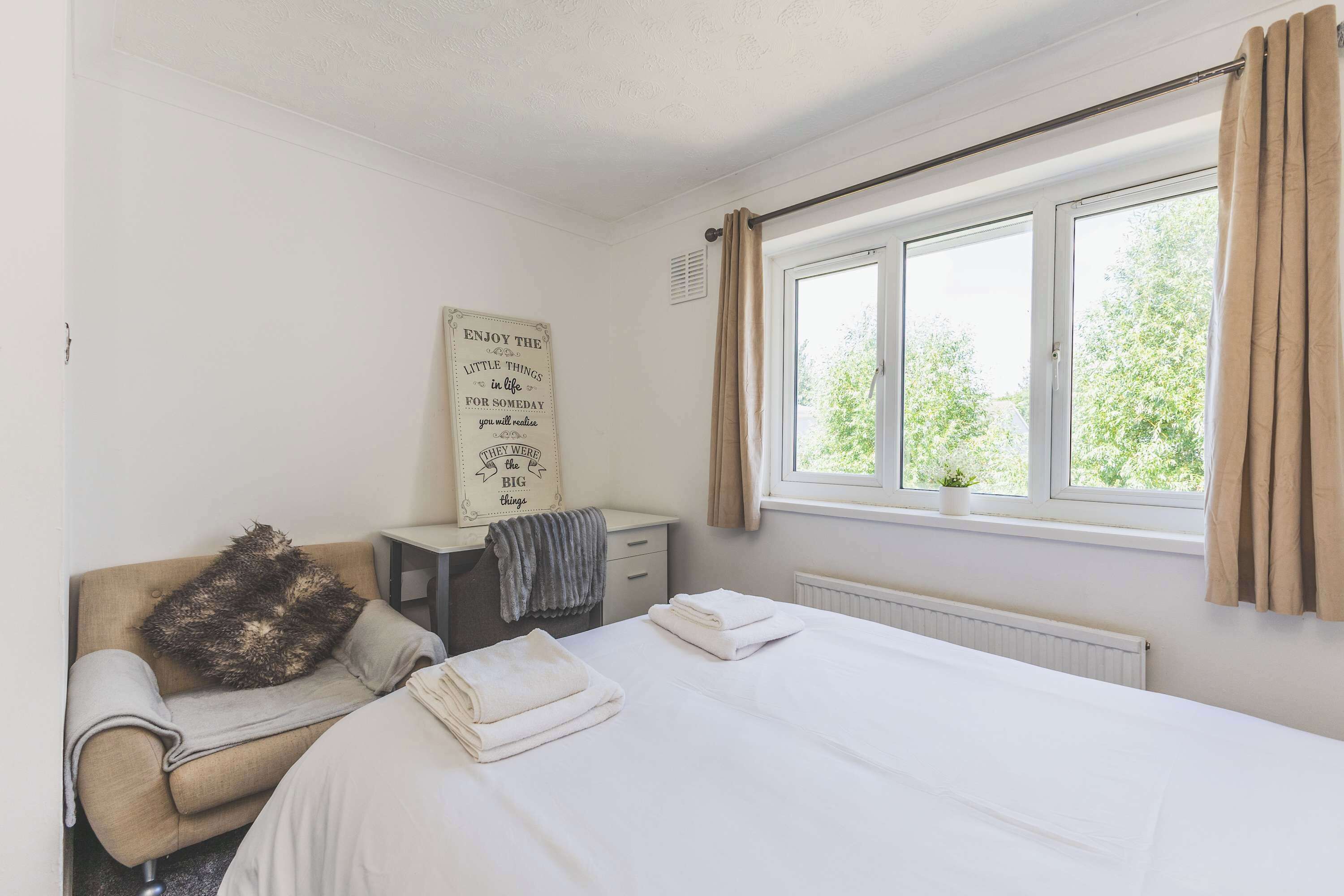 2 bedrooms, iron/ironing board, Internet, bed sheets