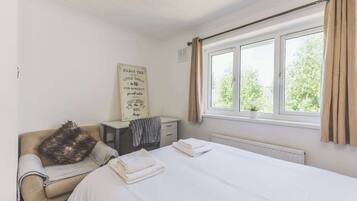 2 bedrooms, iron/ironing board, Internet, bed sheets