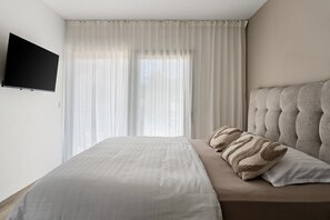 Iron/ironing board, WiFi, bed sheets - New! Villa Ellamar, Idyllic 3-bedrooms villa in Makarska hinterland (Ivanbegovina)