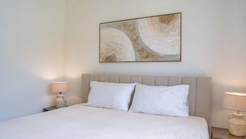 Ferros/tábuas de passar roupa, Wi-Fi de cortesia, roupa de cama