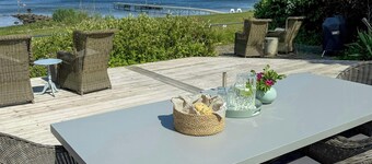 Summer house in fisherman's style by Helnæs Bay