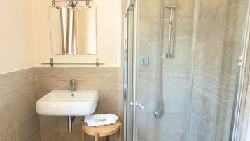 Shower, bidet, towels