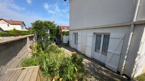 Property grounds - Charming Rental: L'evasion (Langrune-sur-Mer)