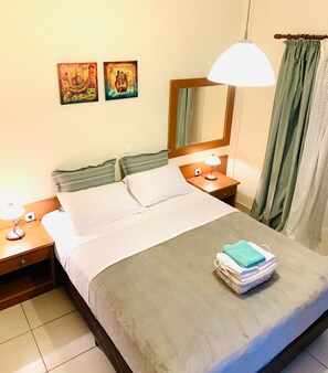 Room - Cozy Studio with Balcony, Wi-Fi and Air Conditioning (Kinira)