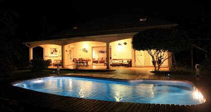 Très grande villa aux AVIRONS 6ch 13 pers, piscine chauffée et jardin tropical