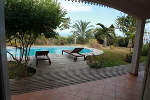 Pool - Very large villa in Les Avirons: 6 bedrooms, sleeps 13, heated pool, and tropical garden (Les Avirons)