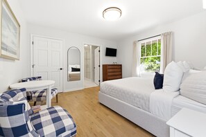 Room - Union Pier Home With Hot Tub and Association Beach! (3 Nt Min!) (Union Pier)