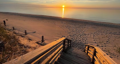 Union Pier Home With Hot Tub and Association Beach! (3 Nt Min!)