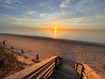 Union Pier Home With Hot Tub and Association Beach! (3 Nt Min!)