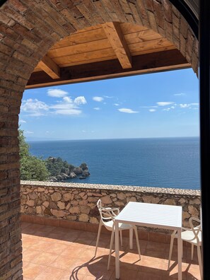 Outdoor dining - Vrbo Property (Taormina)