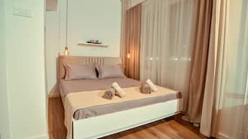 1 bedroom, in-room safe, desk, iron/ironing board