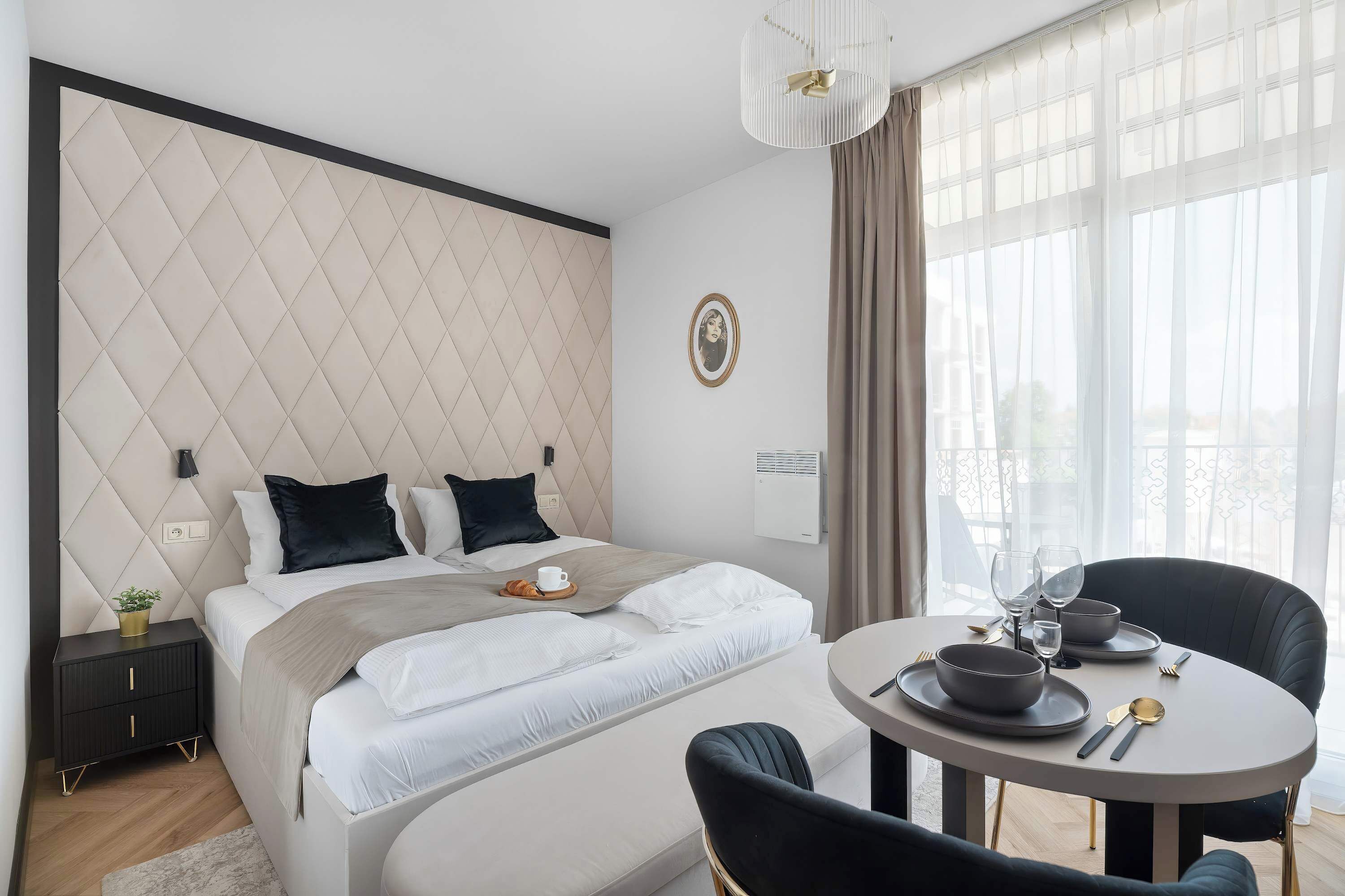 Iron/ironing board, travel crib, WiFi, bed sheets
