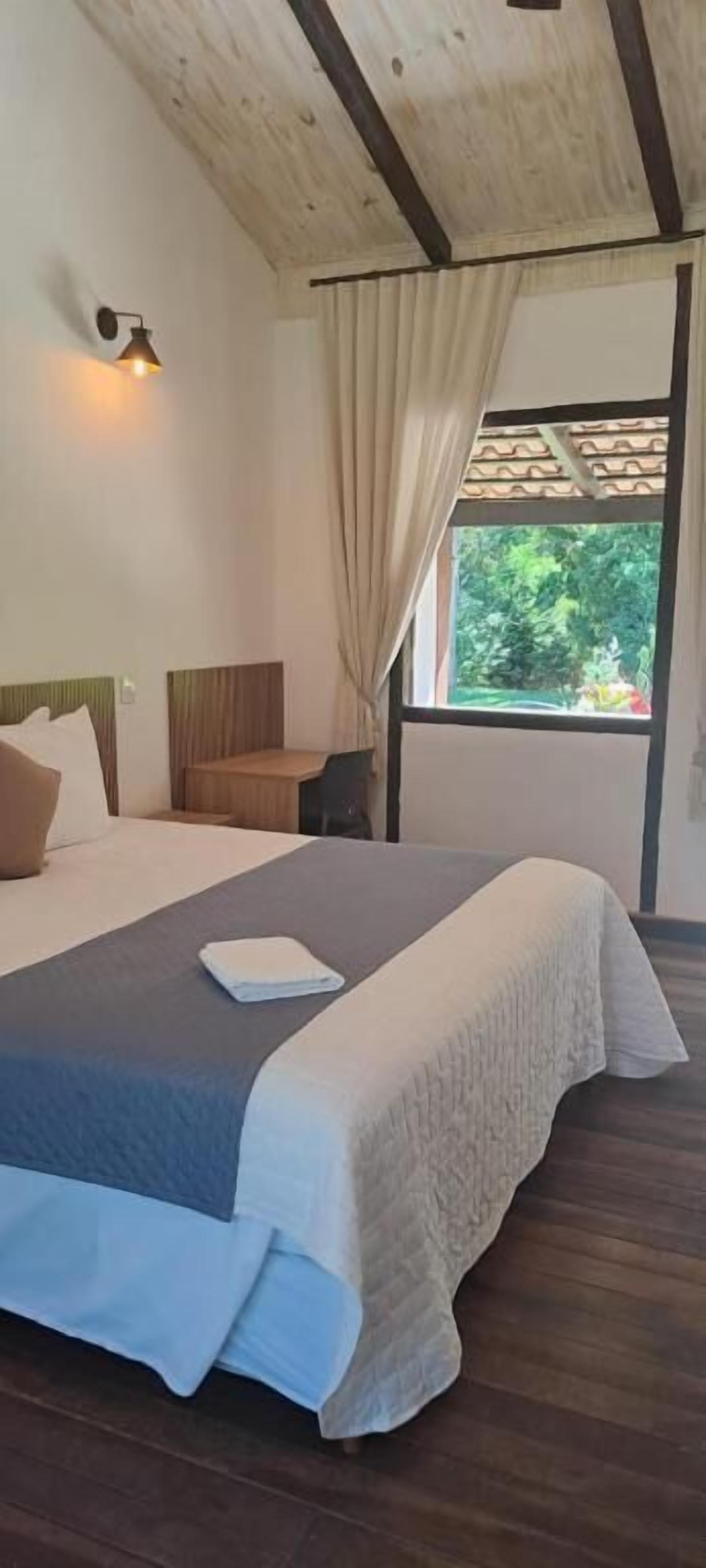 Suite – deluxe, 1 kingsize-seng, privat basseng, hageutsikt | Wi-fi (inkludert)