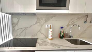 Appartement, vue sur la piscine | Cuisine privée