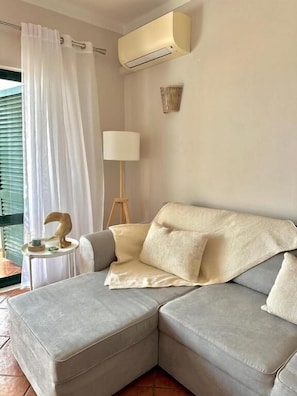 Apartment, Pool View | Ruang tamu