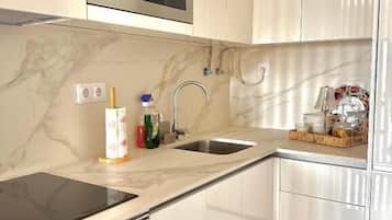 Departamento, vista a la alberca | Cocina privada