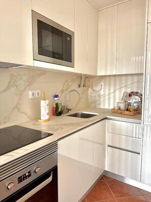 Apartment, Pool View | Dapur peribadi