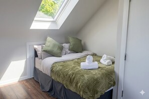 WiFi - Spacious 3BR Flat Sleeps 7 in Greenford (London)