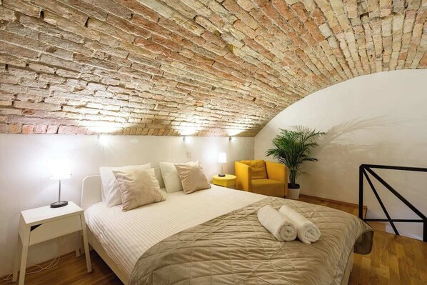 1 quarto, ferros/tábuas de passar roupa, Wi-Fi, roupa de cama