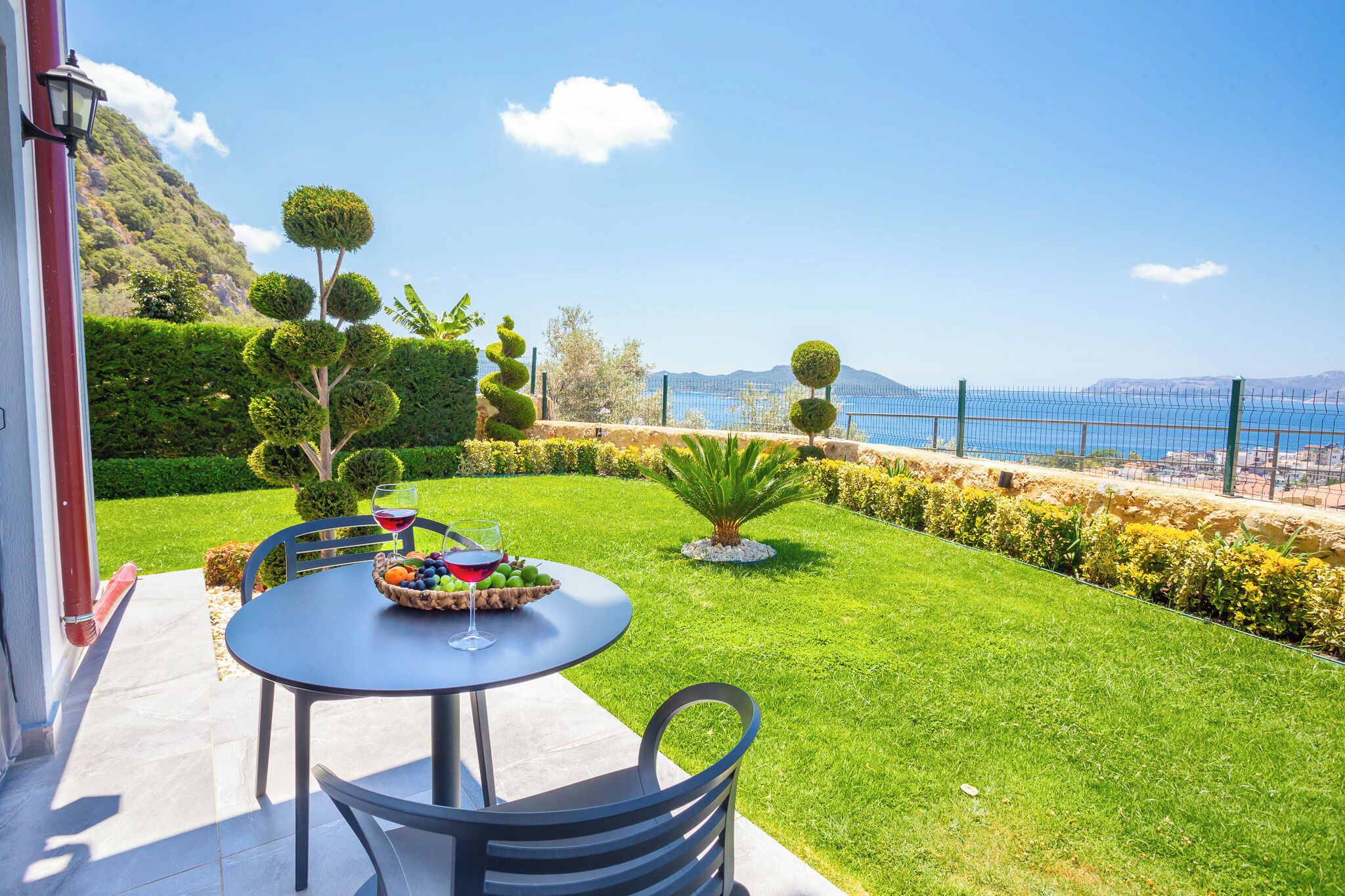 Familienapartment, Balkon, Gartenblick | Speisen im Freien