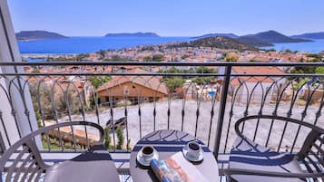 Basic Apartment, Balcony, Sea View | Property grounds