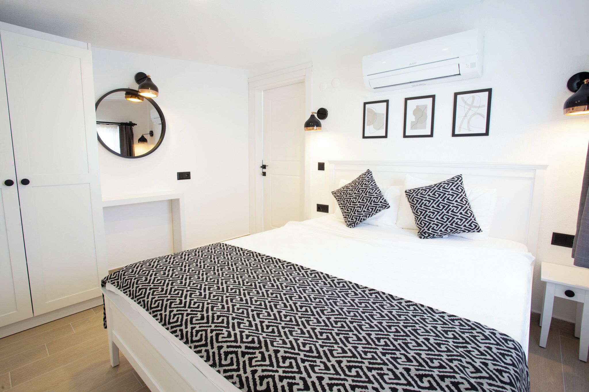 Honeymoon-Penthouse, Meerblick | Schreibtisch, Verdunkelungsvorhänge, Bügeleisen/Bügelbrett
