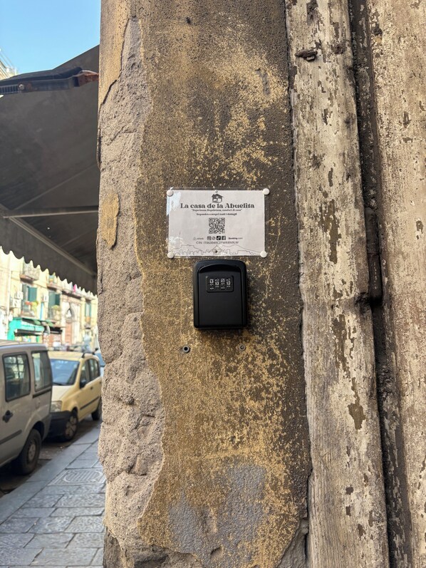 Parking - Vrbo Property (Napoli)
