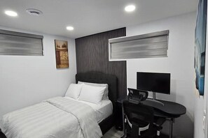 Room - Davigo Deluxe.
Luxuriously furnished with guaranteed guests' privacy & comfort. (Winnipeg)
