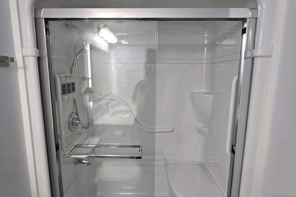 Asciugacapelli, asciugamani, sapone, shampoo