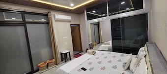 Fantastic 3-bedroom Guest house with AC in enchanting Agra