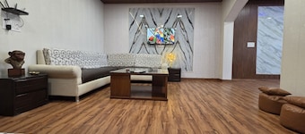 Fantastic 3-bedroom Guest house with AC in enchanting Agra