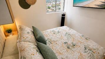 Deluxe Apartment, 3 Bedrooms, Partial Sea View | Down comforters, iron/ironing board, free WiFi, bed sheets