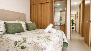 Deluxe Apartment, 3 Bedrooms, Partial Sea View