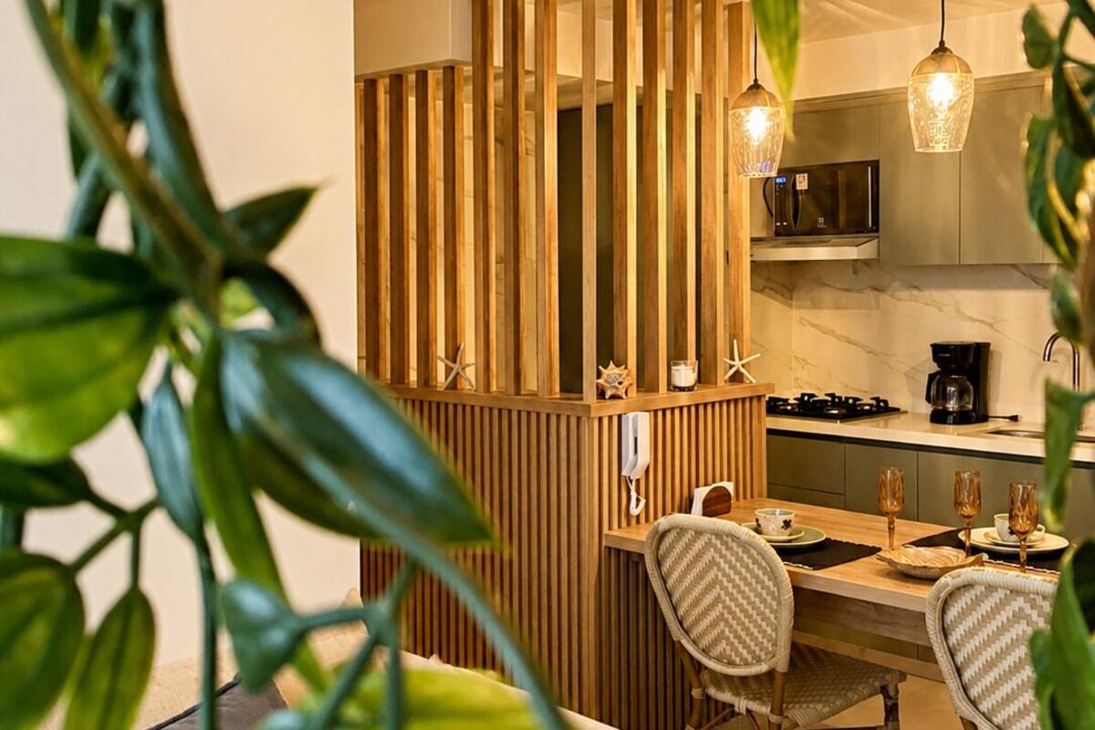 Premium Apartment, 3 Bedrooms, Pool Access, Sea View | In-room dining