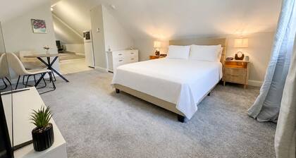 Private A-Frame Studio Near Metro-North Queen + Kitchen + AC
