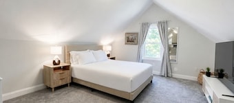 Private A-Frame Studio Near Metro-North Queen + Kitchen + AC