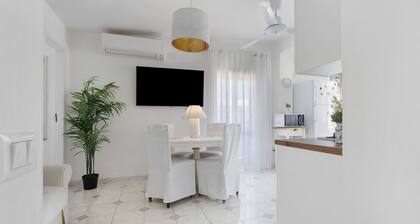 Apartment 'A Due Passi Dal Mare' with Sea View, Wi-Fi and Air Conditioning