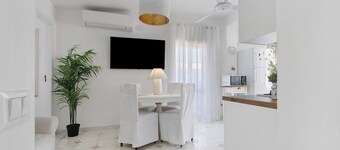 Apartment 'A Due Passi Dal Mare' with Sea View, Wi-Fi and Air Conditioning