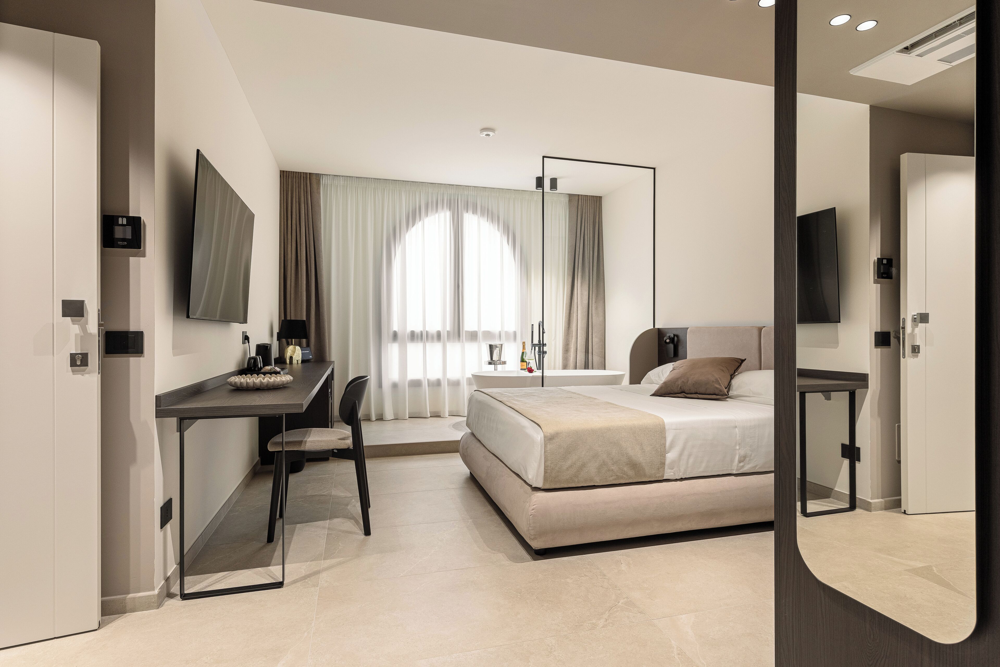 Chambre luxueuse double | Coffre-fort, bureau, espace de travail pour ordinateurs portables