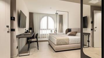 Chambre luxueuse double | Coffre-fort, bureau, espace de travail pour ordinateurs portables