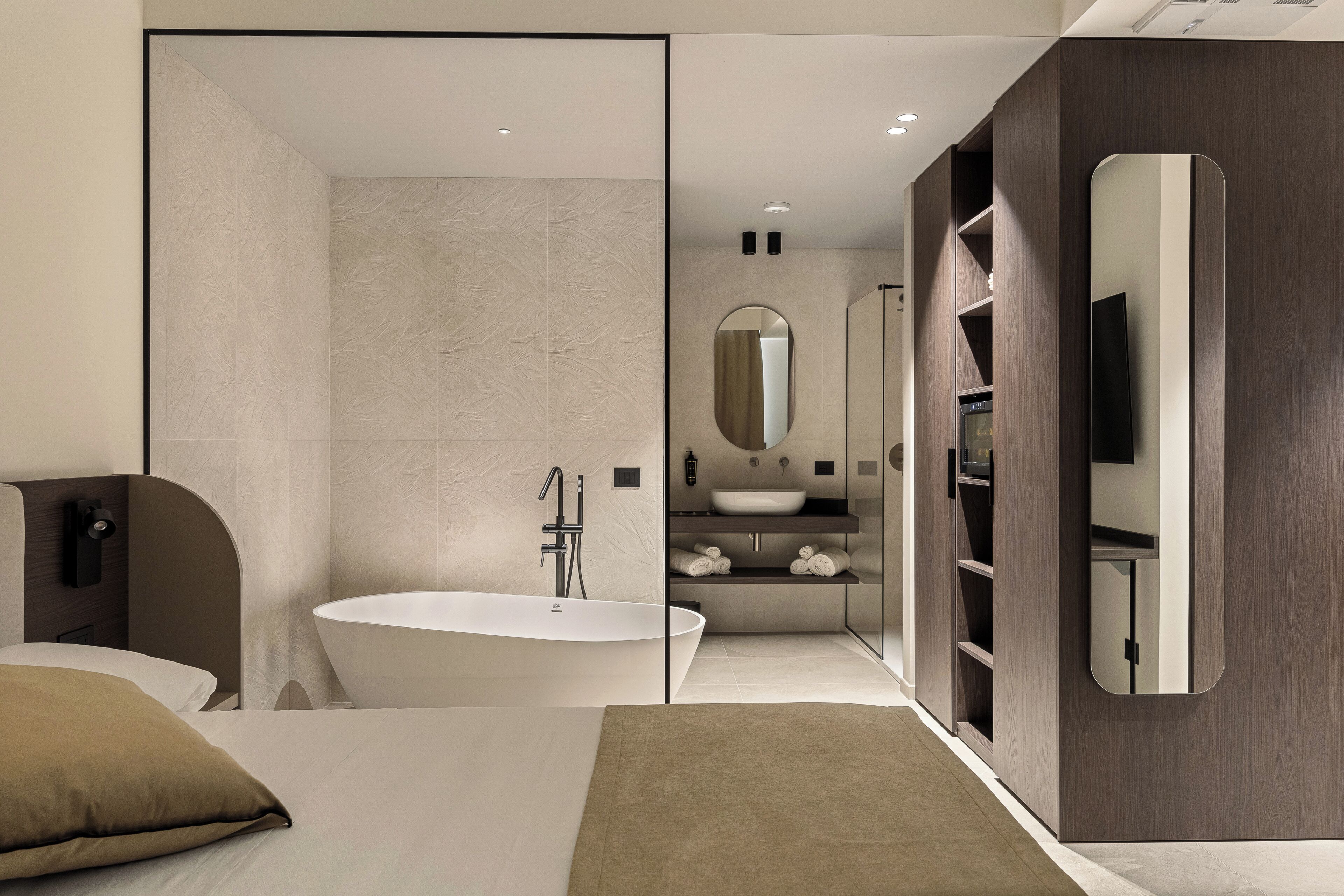 Doppia Luxury | Una cassaforte in camera, una scrivania, postazione laptop