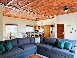 Smart TV - 'GRAND OPENING' PRICE - FOR RENT - BUCERÍAS 2 BED OASIS WITH PRIVATE POOL 👙 (Bucerías)