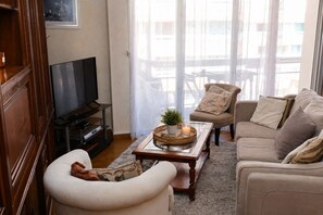 Living area - At Grandma J's (Paris)