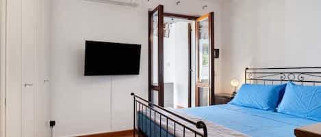 WiFi, bed sheets