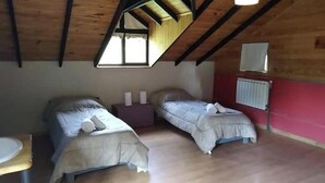 2 habitaciones, tabla de planchar con plancha y acceso a internet 