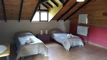 2 habitaciones, tabla de planchar con plancha y acceso a internet