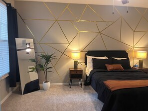 1 bedroom, iron/ironing board, WiFi, bed sheets - Stylish Escape/ Walk to Dining & Entertainment (Irving)