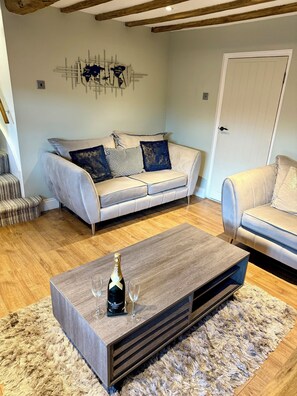 Living area - George Cottage, Alcester - Sleeps 4 (Alcester)